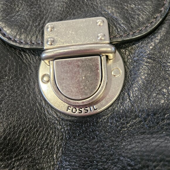 Fossil Riley Black Cow Hide Leather Hobo Crossbody Bag Purse Buckle Details - Picture 5 of 7